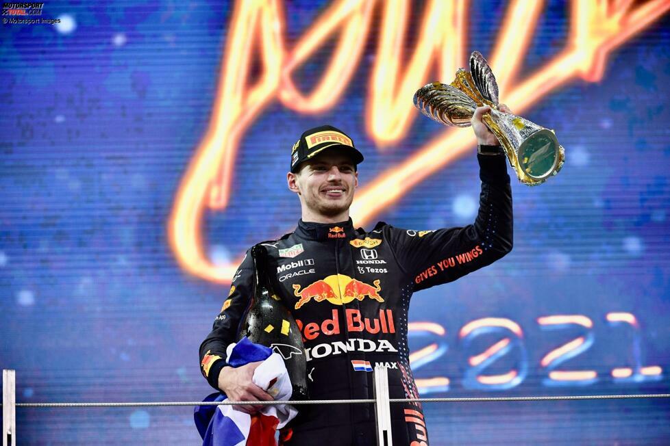 ... beim umstrittenen Finale in Abu Dhabi geht Max Verstappen im Red Bull als Sieger und Weltmeister hervor. Hamilton beschließt die Saison auf P2.