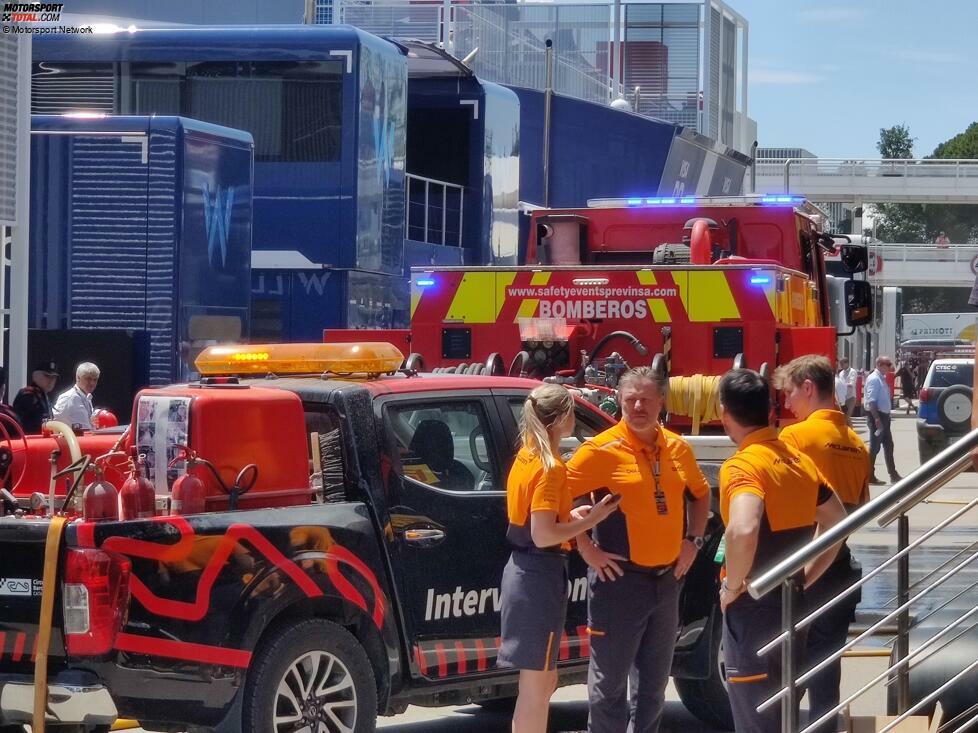 Zu den Evakuierten gehörten unter anderem Teampersonal, Gäste, Medienvertreter und die beiden Fahrer Lando Norris und Oscar Piastri.