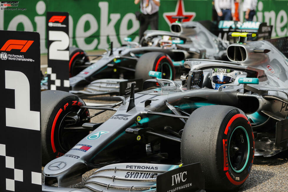 ... führte Mercedes nach dem Gand Prix in beiden WM-Gesamtwertungen mit deutlichem Vorsprung vor Ferrari und Red Bull.