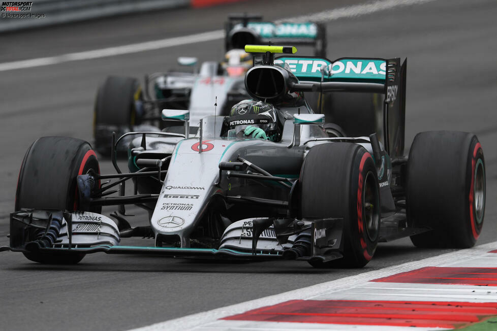 59 Doppelsiege: Mercedes - Gleich das Debüt in Frankreich 1954 endet mit zwei Mercedes-Fahrern auf den beiden ersten Plätzen. Von 2014 bis 2016 dominiert die Marke in der Formel 1: Lewis Hamilton und Nico Rosberg steuern in dieser Zeit insgesamt 31 Doppelsiege zur Mercedes-Bilanz bei.