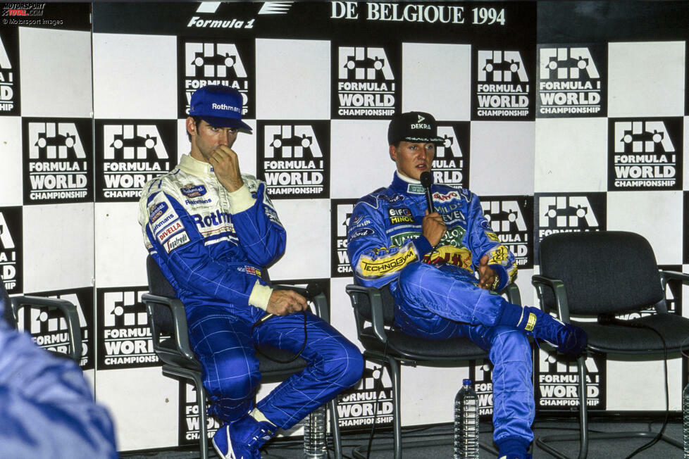 ... ausgerechnet Schumachers großer WM-Rivale Damon Hill (hier links im Bild): Der Williams-Fahrer wird nachträglich zum Belgien-Sieger erklärt und verkürzt so den Rückstand auf Schumacher in der Fahrerwertung.