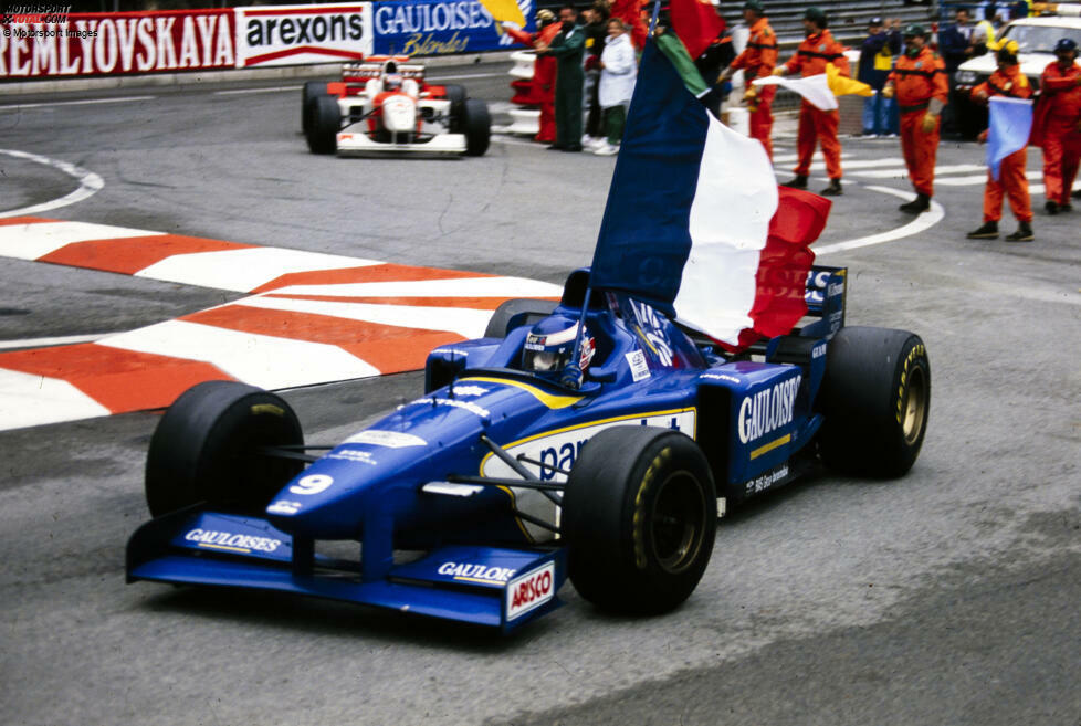 Olivier Panis (Frankreich): Bei Rennende fahren nur noch wenige Autos, aber ganz vorne ist Panis im Ligier und gewinnt so sein einziges Formel-1-Rennen.