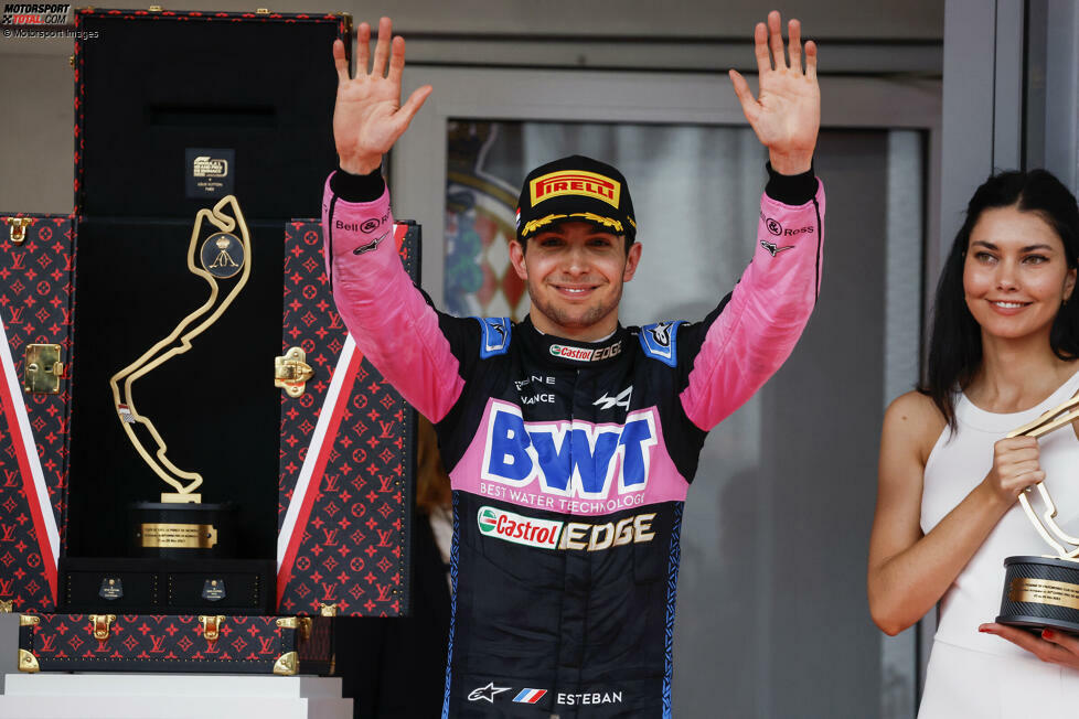 ... rein auf Alpine bezogen aber geht die Nummer-eins-Position an dessen einstigen Teamkollegen Esteban Ocon, der 2021 den Ungarn-Sieg erzielte und ein weiteres von bisher drei Podestergebnissen beisteuerte. Ocon ist auch der einzige Fahrer, der bisher in jedem Alpine-Jahr in der Formel 1 für das Team startete.