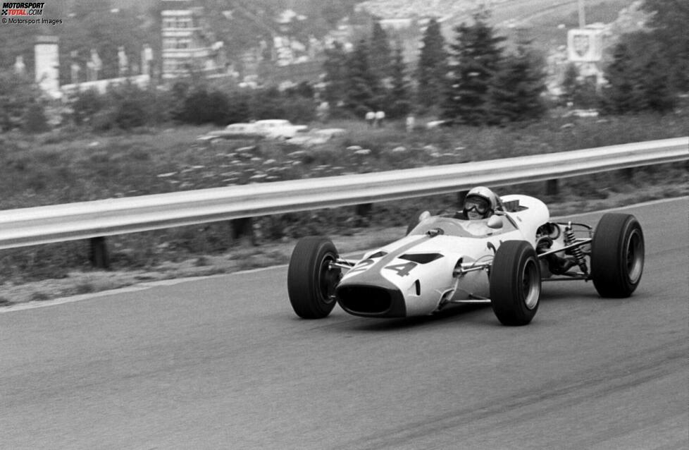McLaren: 1966 nimmt Bruce McLaren erstmals mit einem Eigenbau-Rennwagen an der Formel 1 teil. Es handelt sich um das Modell M2B.