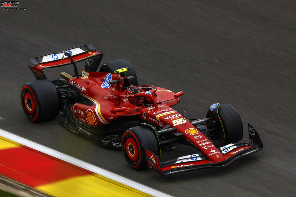 2021 wechselt Sainz als Nachfolger von Sebastian Vettel zu Ferrari. Bis zur seiner Wechsel-Bekanntgabe erreicht er drei Grand-Prix-Siege für das Team aus Maranello, das er Ende 2024 in Richtung Williams verlassen wird.