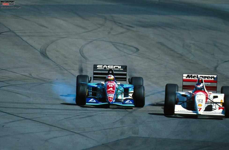 Aus einer Kollision mit Barrichello in Silverstone ergibt sich eine Bewährungsstrafe für Häkkinen. Nach einem neuerlichen Crash in Hockenheim aktiviert sich die Sperre: Er darf nicht mitfahren beim folgenden Rennen in Ungarn.