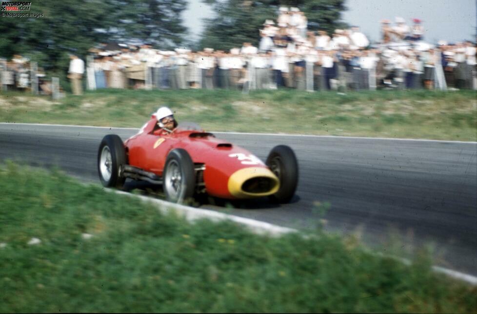 1956 steht in Monza erstmals Wolfang von Trips auf der Starterliste, doch sein Formel-1-Debüt für Ferrari verschiebt sich auf 1957 - er fährt das Rennen nicht. Dann aber kommen die Erfolge: Bis zu seinem Unfalltod 1961 fährt er 26 seiner 29 Formel-1-Rennen für Ferrari. (Foto von 1957)