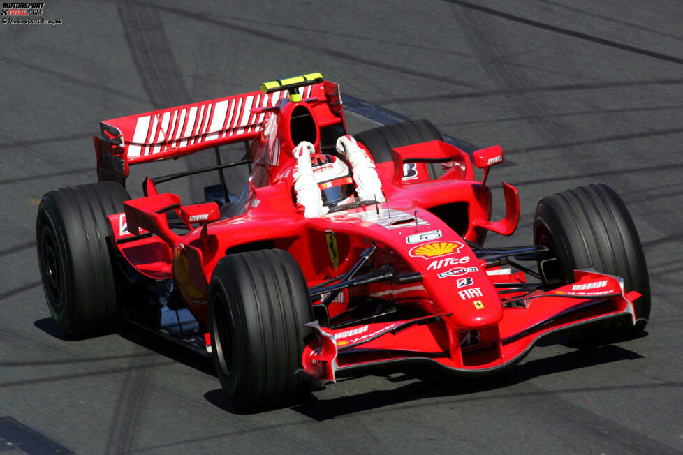 Es ist ein Sensationswechsel, als Kimi Räikkönen zur Saison 2007 McLaren verlässt und zu Ferrari geht. Und dann gewinnt Räikkönen in Australien gleich das Auftaktrennen für die Scuderia! Weil sich sein Ex-Team ...