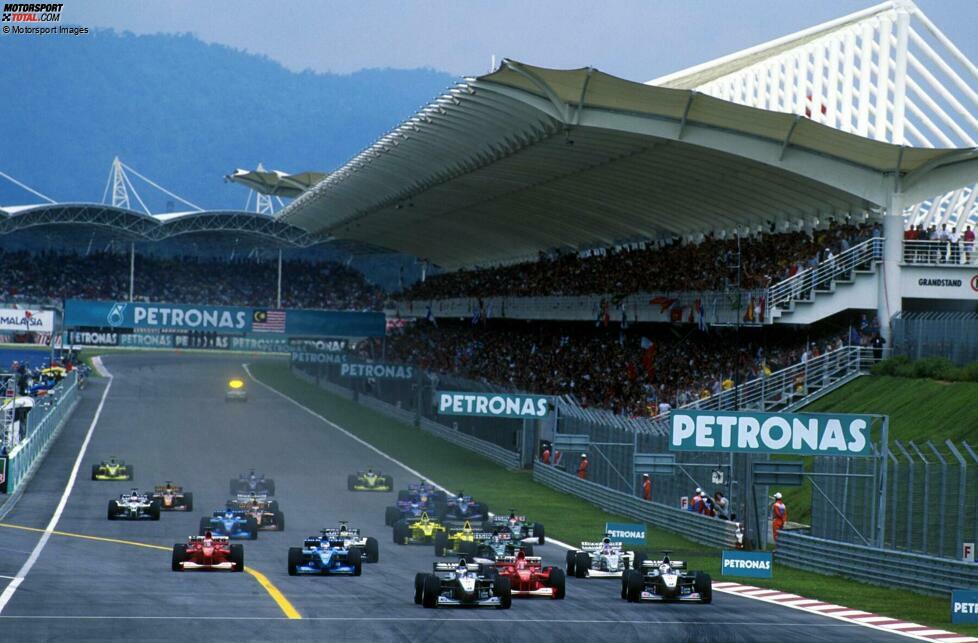 Sepang (2000) - Einmalig geht das Saisonfinale der Formel 1 auf die neue Rennstrecke in Malaysia, aber die Hoffnung auf die WM-Entscheidung in der Fahrerwertung erfüllt sich nicht: Michael Schumacher holt schon davor in Suzuka den Titel für Ferrari. Immerhin besiegelt Ferrari in Sepang den Teamtitel - und feiert mit roten Perücken!