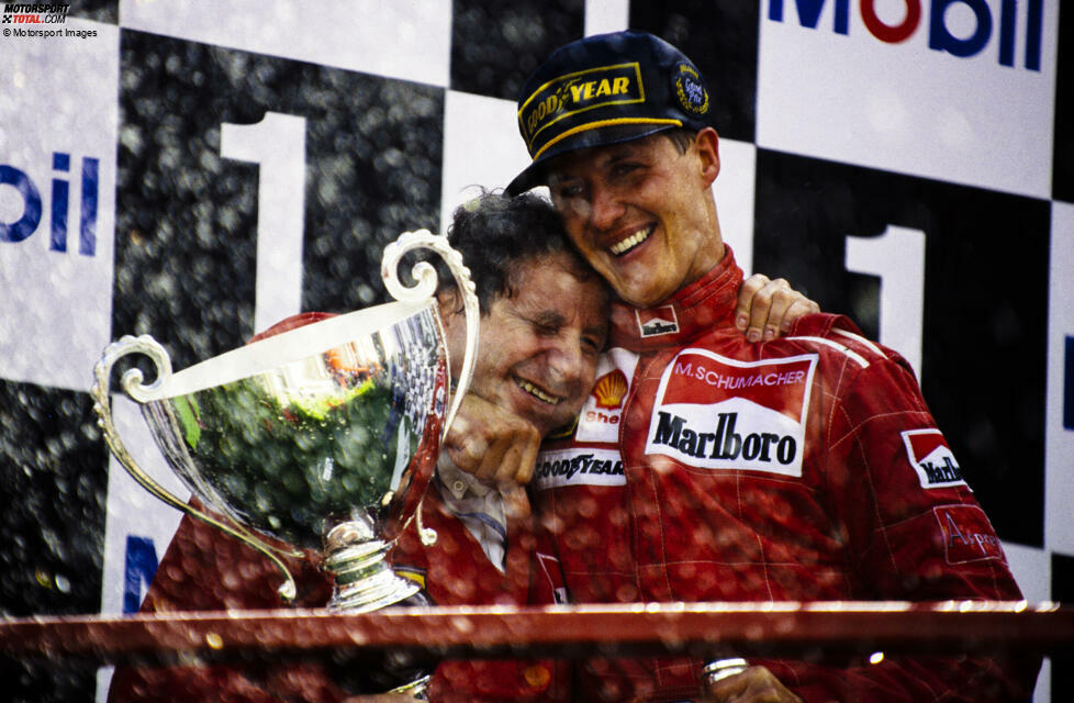 Kurzfristigen Erfolg haben in der Formel 1 schon viele gehabt, doch die Kunst ist, seine Erfolge über viele Jahre aufrecht zu halten. In dieser Fotostrecke schauen wir uns einmal die Top-10-Fahrer an, die über den größten Zeitraum gewonnen haben - sprich: mit der längsten Spanne zwischen erstem und letztem Sieg.