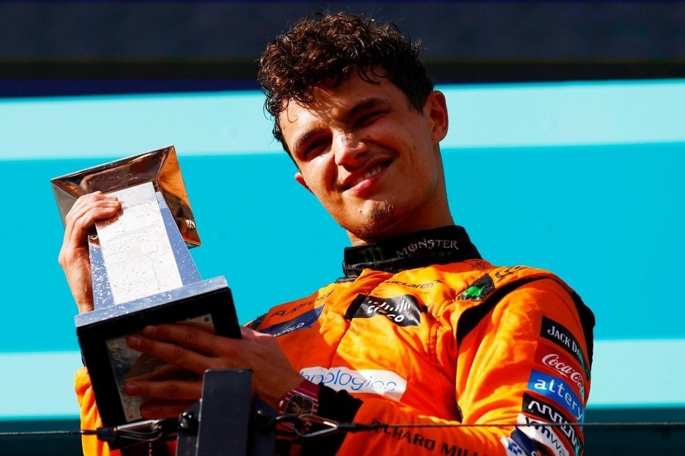Bilder vom Podium aus allen 24 Grands Prix der Formel-1-Saison 2024: So sahen die jeweiligen Sieger aus!