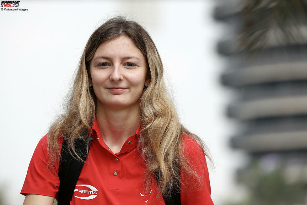 Alle anderen Kandidaten der Silberpfeile sind noch weit von der Formel 1 entfernt. Nennen könnte man aber noch Doriane Pin, die 2024 neu aufgenommen wurde und das Team in der F1 Academy repräsentieren wird. 2022 gewann sie die 24 Stunden von Spa und die Ferrari Challenge Europe.