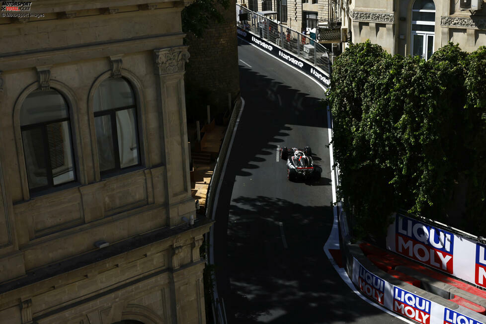 17. Baku, Aserbaidschan (21. September 2025) - Ungewöhnlich spät ist die Formel 1 in der Hauptstadt von Aserbaidschan zu Gast, wo die Fahrer ein abwechslungsreicher Kurs erwartet: Es geht vorbei an Engstellen rund um die historische Altstadt und dann auf eine 2,2 Kilometer lange Highspeed-Gerade.