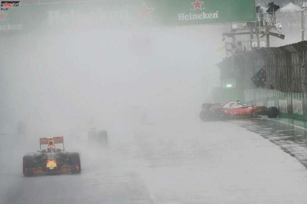 19. Brasilien 2016: Regen beherrscht den Grand Prix in Sao Paulo 2016, der aufgrund der Bedingungen gleich zwei Mal unterbrochen werden muss. Einmal sorgt dabei auch ein Unfall von Ferrari Kimi Räikkönen auf Start/Ziel für eine rote Flagge.