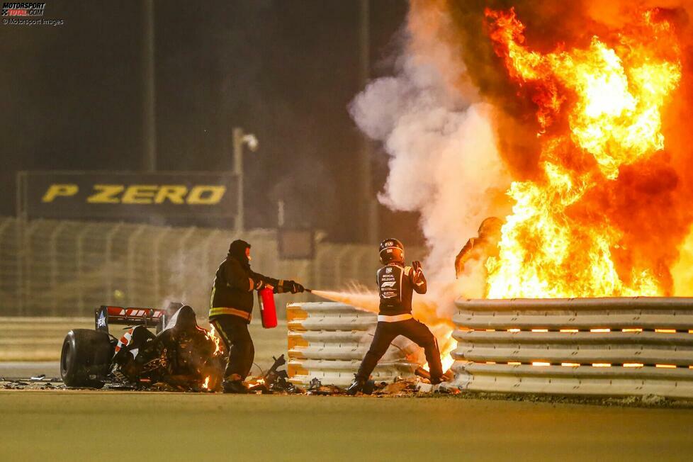 17. Bahrain 2020: Es sind die spektakulärsten Bilder der jüngeren Formel-1-Geschichte, als Romain Grosjean (Haas) nach einer Berührung am Start in die Leitplanke abbiegt. Sein Auto wird entzweigerissen und geht in Flammen auf. Wie durch ein Wunder entsteigt der Franzose den Flammen, geht aber nie mehr an den Start.