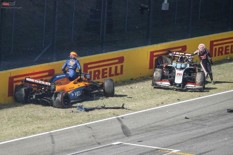 18. Toskana 2020: Ein Massencrash beim Safety-Car-Neustart in Mugello nimmt gleich fünf Autos aus dem Rennen, weil im hinteren Feld schon wieder Vollgas gegeben wird, vorne aber noch nicht. Später gibt es nach einem Unfall von Lance Stroll (Racing Point) eine weitere Unterbrechung.
