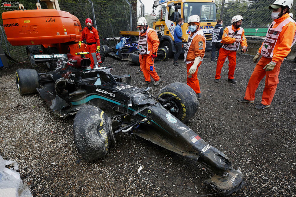16. Emilia-Romagna 2021: Nicht einig werden sich Valtteri Bottas (Mercedes) und George Russell (Williams). Beide kollidieren auf dem Weg in die erste Kurve und geben sich gegenseitig die Schuld. Russell hatte die Kontrolle verloren, macht dafür aber ein Manöver von Bottas verantwortlich.
