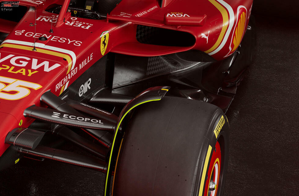 ... Ferrari am SF-24 ganz anders aus: Hier setzt man auf eine breite, aber schmale Luftöffnung im Seitenkasten, und auf eine 