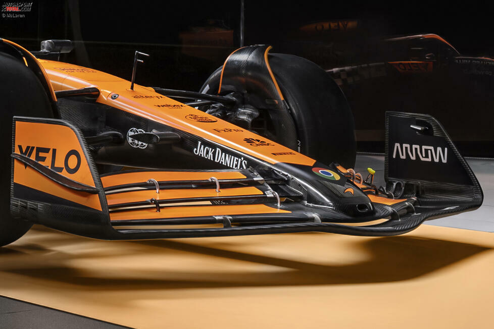 ... ist bei der Frontpartie nicht zu erkennen: Der Frontflügel entspricht sicher nicht der finalen Spezifikation, mit der McLaren in die Saison 2024 geht. Gleiches gilt für ...