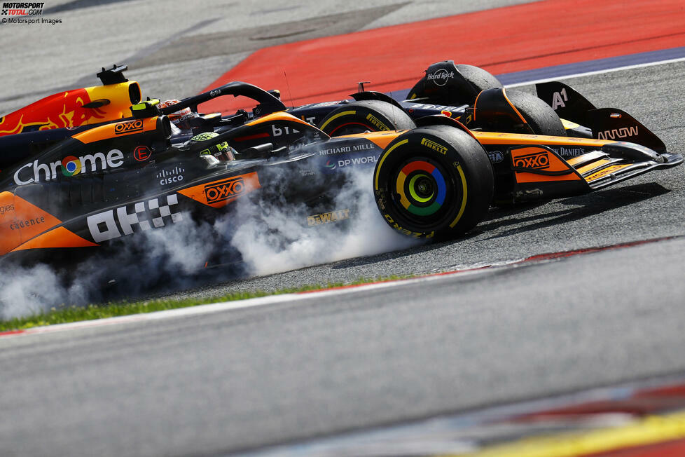 Österreich: Wieder kommt es zum direkten Duell der beiden guten Freunde. Norris ist in der Schlussphase von Spielberg schneller und greift Verstappen mehrfach in Kurve 3 an, der sich aber immer wieder hart verteidigen kann. Doch als es der McLaren-Pilot auf der Außenseite probiert, geht es schief ...