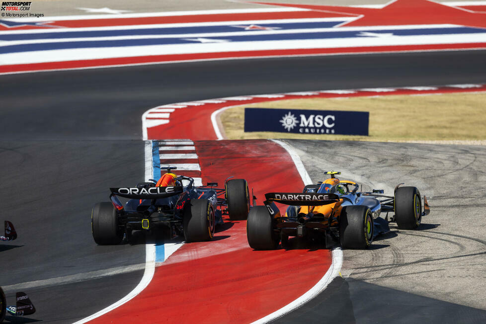 USA: In Austin ist es Max Verstappen, der für Norris zum Stolperstein wird. Die Pole ist der Brite schon nach der ersten Kurve los, weil er vom Niederländer neben die Strecke geschoben wird - und wieder profitiert Leclerc, der sich in Führung setzt.