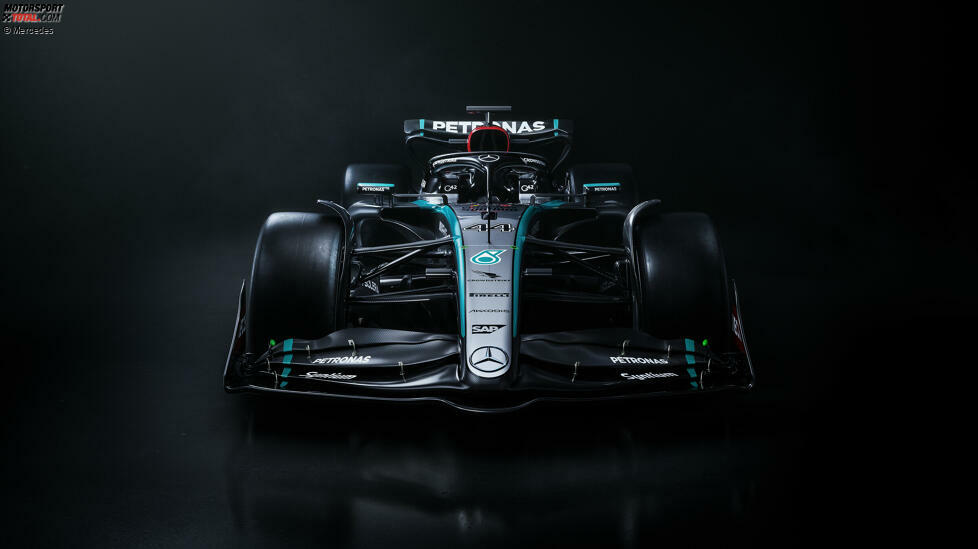 Rein optisch macht sich beim W15 sofort das Silber bemerkbar: Der neue Rennwagen von Hamilton und Russell ist in der Saison 2024 also zumindest teilweise ein 