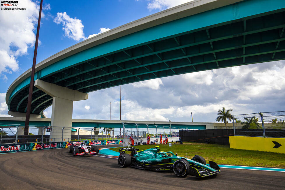 In Miami schnuppert Mick Schumacher erstmals wirklich an WM-Punkten in der Formel 1, aber eine späte Kollision mit Freund und Förderer Sebastian Vettel macht diese Hoffnung zunichte: Schumacher wird noch als 15. gewertet und geht leer aus.
