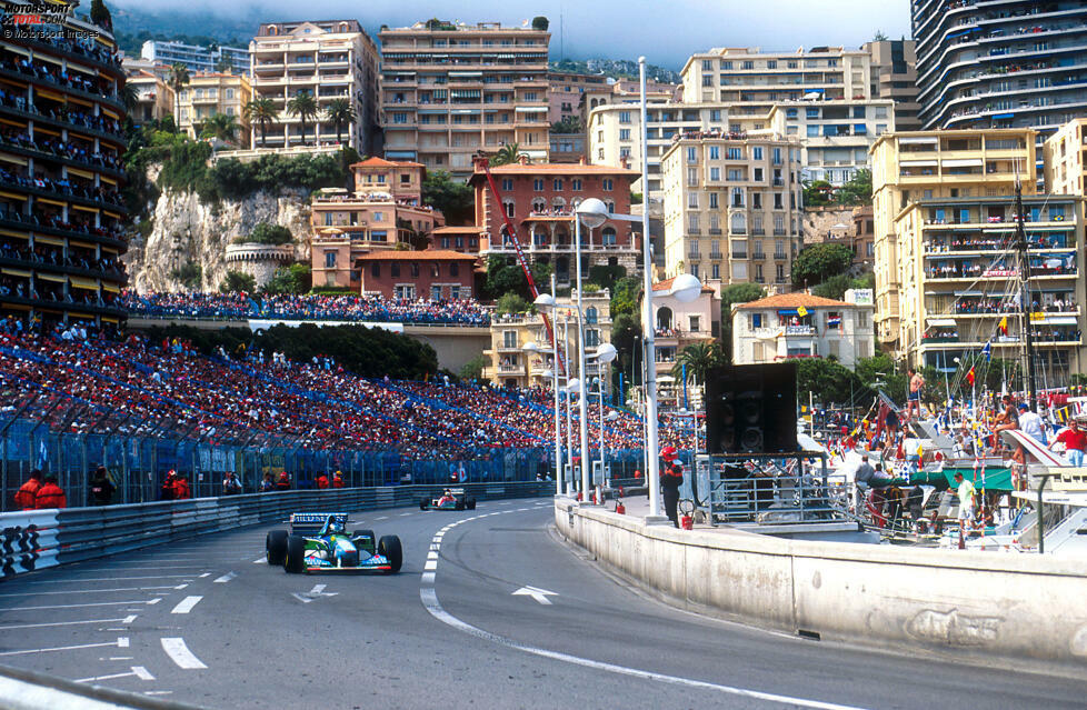 Im Qualifying sichert sich Schumacher seine erste Poleposition in der Formel 1, Startplatz eins aber bleibt leer: als Hommage an Senna. Schumacher gewinnt überlegen vor Martin Brundle im McLaren und Berger im Ferrari und ist erstmals in Monaco siegreich. Vierter Erfolg im vierten Rennen!