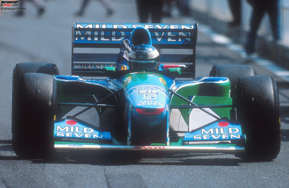 Okayama (Japan): Zweites Rennen, zweiter Streich. Wieder gewinnt Schumacher, dieses Mal fast eine Runde vor Gerhard Berger im Ferrari. Senna scheidet nach einer Startkollision direkt aus - und äußert Zweifel an der Legalität von Schumachers Benetton B194. Weitere Vorwürfe dieser Art überschatten die Saison 1994.