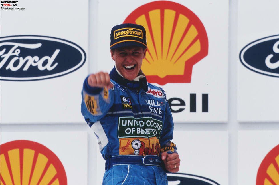 Sao Paulo (Brasilien): Benetton-Fahrer Michael Schumacher gewinnt den Saisonauftakt 1994. Sein Vorsprung im Ziel: eine Runde auf Damon Hill im Williams, nachdem Favorit Ayrton Senna an zweiter Stelle ausgeschieden ist. 