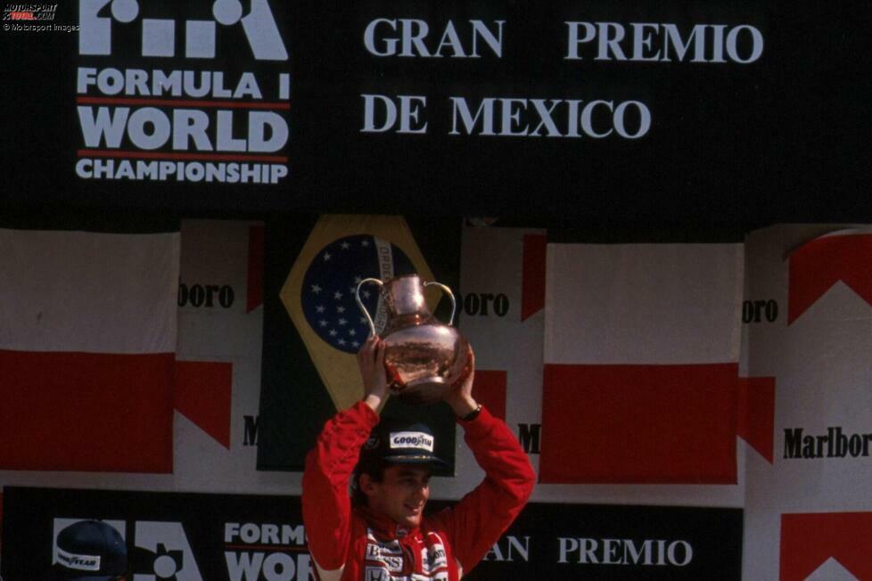 Mexiko-Stadt 1989: Einen ungewöhnlichen Pokal stemmt Ayrton Senna nach dem Mexiko-Grand-Prix in die Höhe. Es handelt sich um einen Kupfer-Kessel, der wie ein alter Spucknapf aussieht. Senna scheint es zu gefallen: Er lässt sich eine Replik anfertigen, weil das Original zu McLaren wandert!