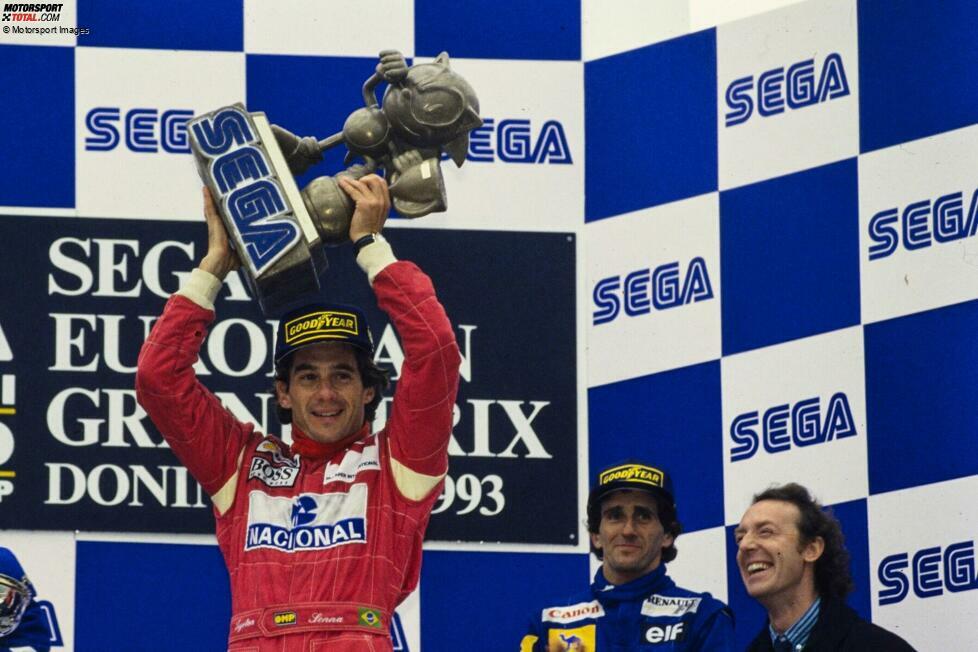 Donington 1993: Ayrton Senna gewinnt ein verrücktes Regenrennen beim einzigen Formel-1-Gastspiel auf der englischen Strecke. Einzigartig ist auch der Siegerpokal des Sponsors Sega: Der Spielekonsolen-Hersteller hat darauf seine Spielfigur 