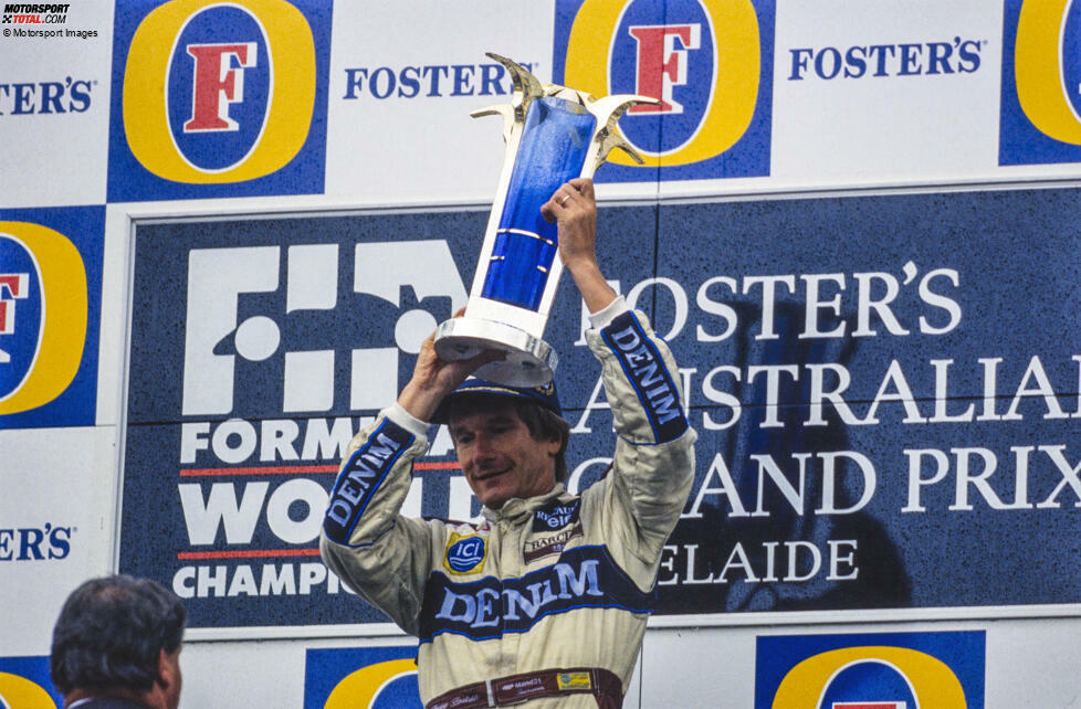 Adelaide 1989: Titelsponsor des Australien-Grand-Prix ist über viele Jahre die australische Brauerei Foster's. Sie stellt auch die Siegerpokale im Look einer Foster's-Bierdose mit ein paar Verzierungen drumherum.