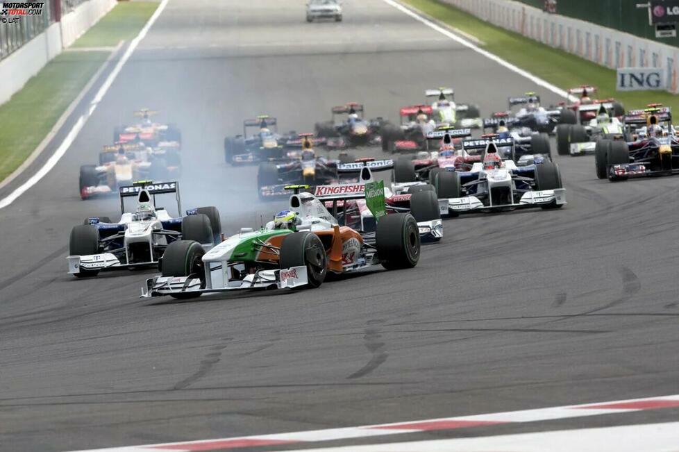 ... denn die Pole in Spa schnappt sich da das bis dahin punktelose Force-India-Team. Giancarlo Fisichella profitiert von der Stärke seines Autos auf den Geraden und holt die einzige Pole des Rennstalls. Gegen Kimi Räikkönen hat er in der ersten Runde des Rennens aber keine Chance, doch das Team freut sich auch über Rang zwei.