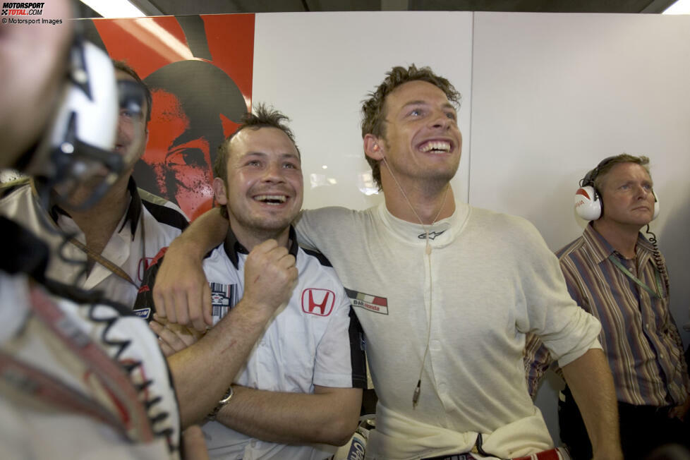 Auch in Kanada gibt es wieder eine Überraschungspole, nämlich die von Jenson Button und BAR-Honda. Das Rennen beendet der Brite aufgrund eines Unfalls aber nicht.