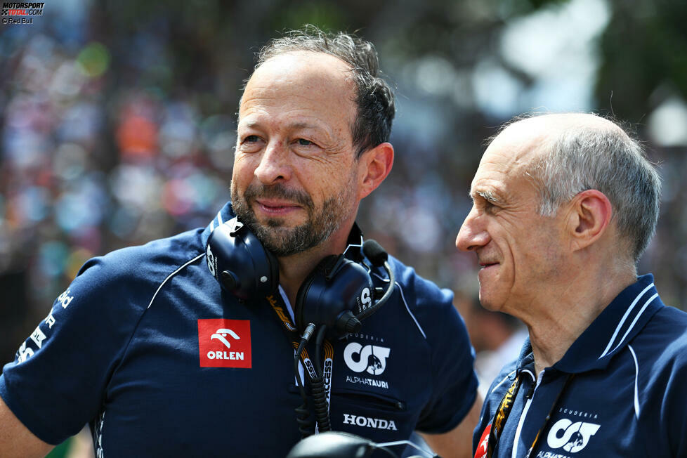 Mit Peter Bayer (im Bild links) hat Racing Bulls 2024 übrigens einen neuen Geschäftsführer. Der langjährige Teamchef Franz Tost (rechts) ist dagegen nicht mehr dabei: Er wird zur Saison 2024 durch den früheren Ferrari-Sportchef Laurent Mekies abgelöst.