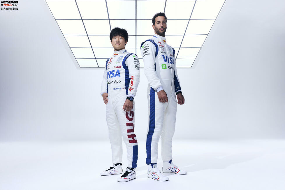 ... haben auch die Fahrer einen frischen Look erhalten: Yuki Tsunoda und Daniel Ricciardo tragen 2024 weiße Rennanzüge mit blauen und dunkelroten Details. Auch hier ist das Plus an Partnern von Racing Bulls deutlich zu erkennen.