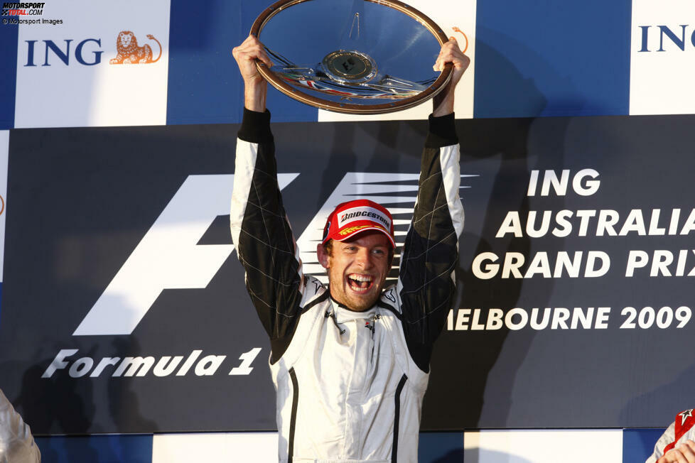 ... der Übernahme durch Ross Brawn startet Button in der Formel 1 wieder durch: Er gewinnt im Brawn BGP 01 den Saisonauftakt 2009 in Australien, 41 Rennen nach seinem ersten Sieg. Damit legt Button den Grundstein für seinen Titelgewinn im gleichen Jahr.