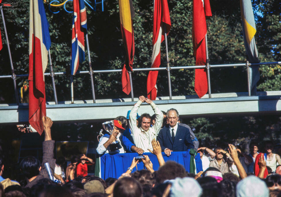 #2: Clay Regazzoni (Schweiz) erzielt 1970 in Monza als Ferrari-Fahrer seinen ersten Formel-1-Sieg, aber der Jubel fällt verhalten aus: Am Vortag ist WM-Spitzenreiter Jochen Rindt tödlich verunglückt. Regazzoni bestreitet danach ...