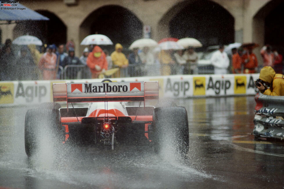 Kontrovers wird es 1984 in Monaco. Alain Prost fordert aufgrund von Regen vehement winkend den Abbruch von der Rennleitung, wohl auch weil Ayrton Senna drauf und dran ist, ihn zu überholen. Dem Brasilianer gelingt das auch, doch die Rennleitung rechnet nach dem folgenden Abbruch wieder eine Runde zurück - Prost gewinnt.