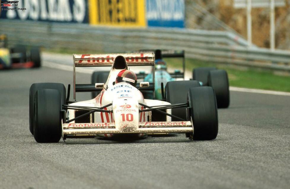 Das Rennen im portugiesischen Estoril 1990 endet zehn Runden früher als geplant. Grund ist ein Unfall zwischen Arrows-Pilot Alex Caffi und Aguri Suzuki (Lola), bei dem sich die Bergung Caffis, der sich eine Fußverletzung zuzieht, als schwierig erweist.