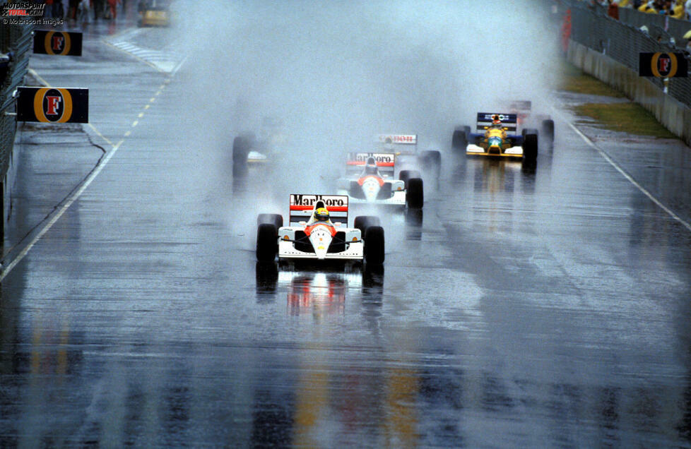 Der Große Preis von Australien in Adelaide 1991 geht damals als das kürzeste Formel-1-Rennen aller Zeiten in die Geschichte ein. Nur 24 Minuten (oder 14 Runden) dauert das Spektakel, bevor das Rennen aufgrund der regnerischen Bedingungen abgebrochen wird. Halbe Punkte werden an Sieger Ayrton Senna &. Co verteilt.