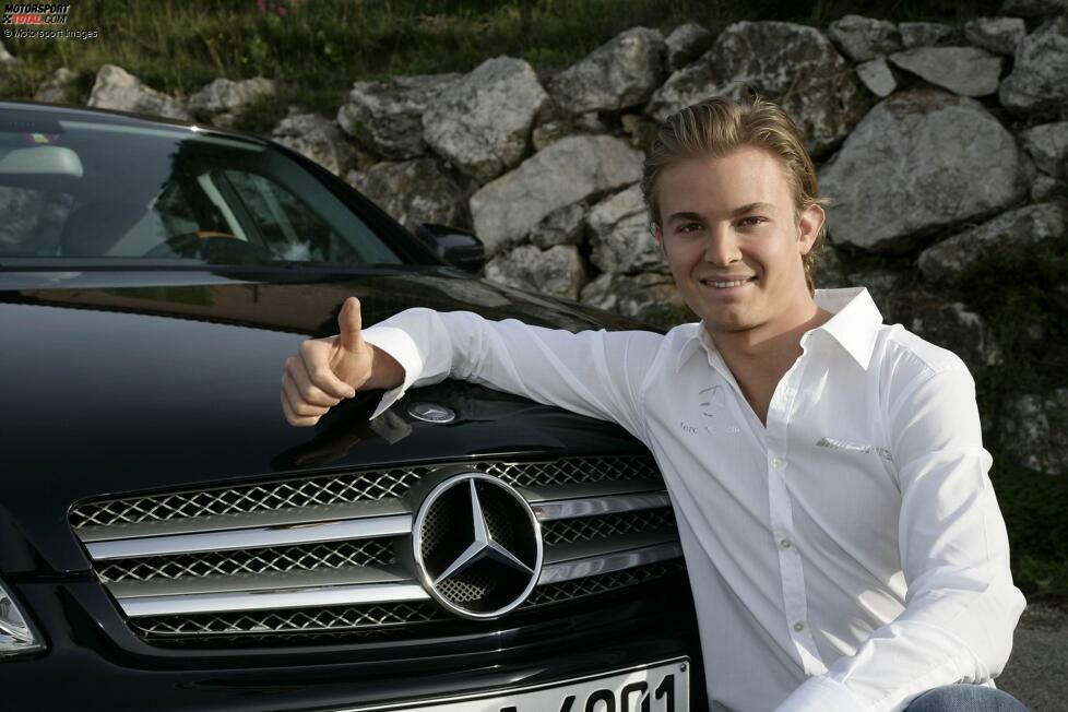 ... das Team am 23. November 2009 Nico Rosberg als seinen ersten Formel-1-Fahrer für 2010 bestätigt hat. Ein Deutscher im deutschen Auto. Von einem zweiten ist (offiziell) noch nicht die Rede. Wenige Tage später aber ...