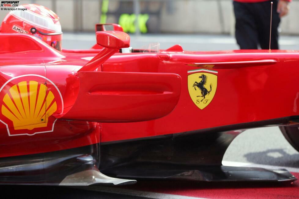 ... Schumacher packt wieder die Lust an der Formel 1: Er setzt sich ins Auto (Foto aus 2008) und testet für Ferrari, will das Comeback und sich fitmachen. Dann der Schock: Sein Nacken spielt nicht mit, der Traum von der Formel-1-Rückkehr platzt schon nach wenigen Wochen. Statt Schumacher ...