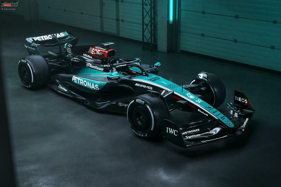 ... auf sein markantes Silber, nämlich zugunsten der Hauptfarbe von Petronas. Sonst tut sich nicht viel am Mercedes W15: Dessen Hauptfarbe bleibt Schwarz.