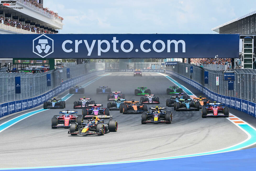 2. Miami (USA): Verstappen im Red Bull gewinnt auch den zweiten Sprint des Jahres, dieses Mal vor Leclerc im Ferrari und Perez im Red Bull. Es überraschen Ricciardo mit P4 und Hülkenberg mit P7. Stand: 1. Verstappen (16), 2. Leclerc (12), 3. Perez (12), 4. Sainz (8), 5. Hamilton (7).