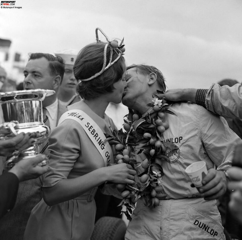 Teamkollege Bruce McLaren beendete die Saison als Sechster, konnte im letzten Saisonrennen in Sebring aber ebenfalls noch seinen ersten Sieg einfahren. Brabham hatte in diesem Rennen technische Probleme und musste seinen Wagen sogar die letzten Meter über die Ziellinie schieben!