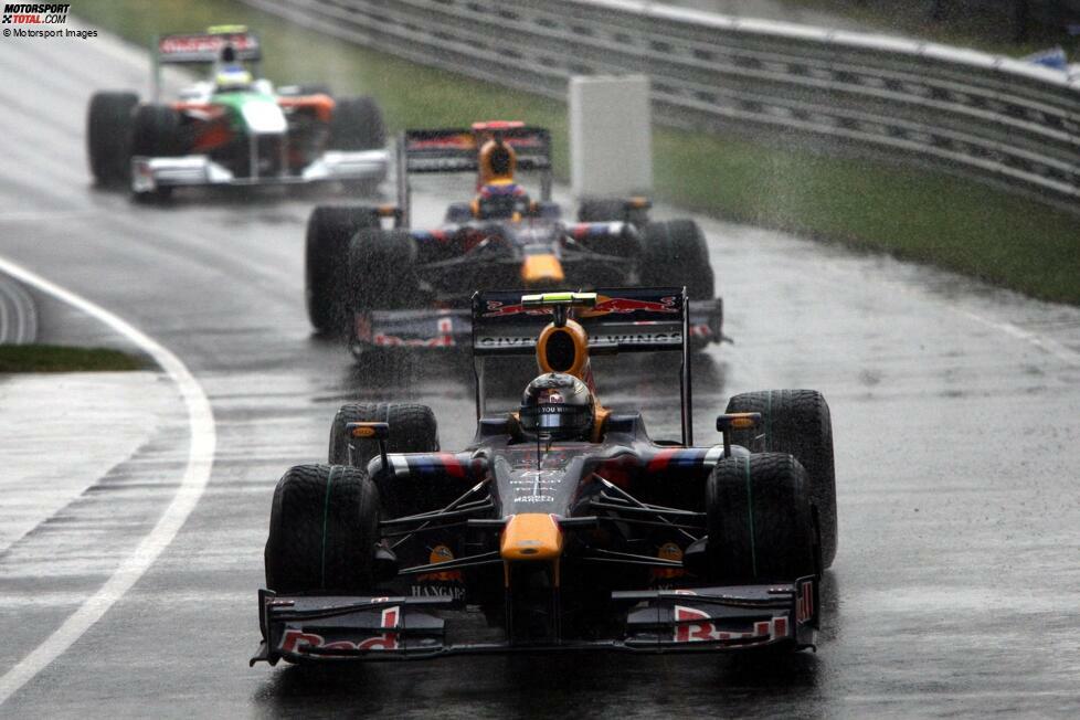 Schanghai 2009: Im fünften Jahr des Bestehens gelingt Red Bull der erste Sieg. Darauf hat die Mannschaft aus Milton Keynes in England ganze 74 Rennen lang gewartet.