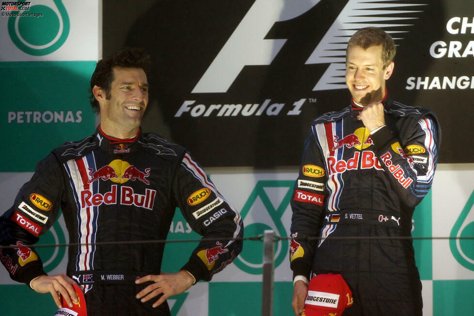 Beim China-Grand-Prix gewinnt Sebastian Vettel im RB5 vor Teamkollege Mark Webber im Schwesterauto. Ein Jahr später ist es wiederum Vettel, der für Red Bull erster Formel-1-Weltmeister wird.