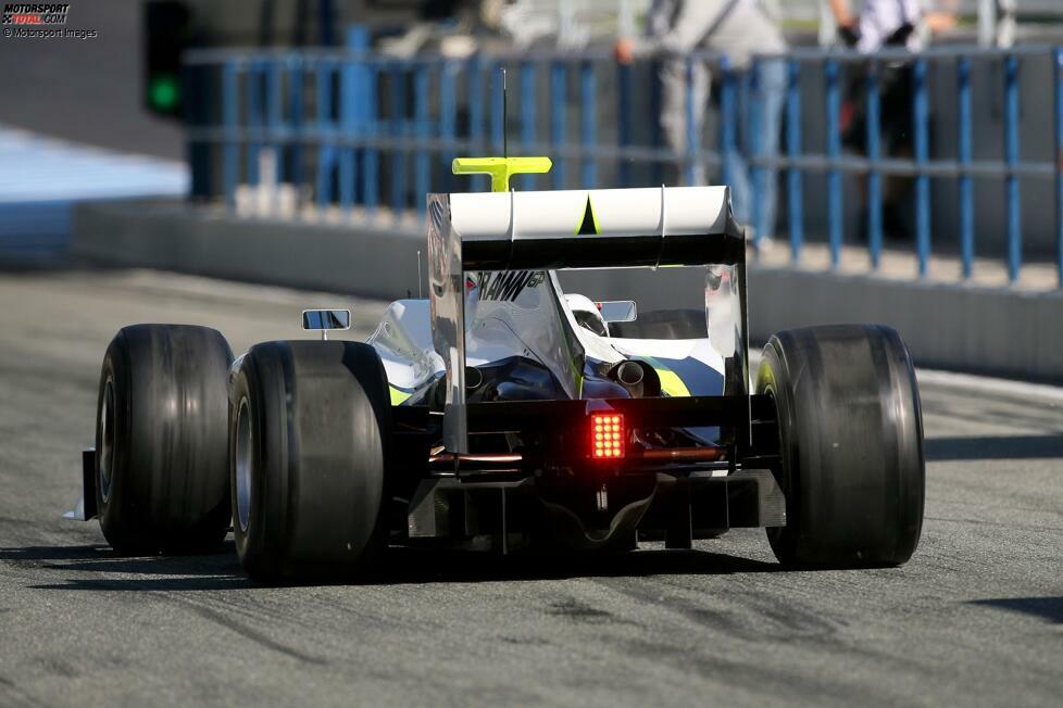 Brawn, Toyota und Williams entdecken ein Schlupfloch im Formel-1-Reglement 2009 und entwickeln unabhängig voneinander den sogenannten Doppeldiffusor, der für deutlich mehr Abtrieb auf der Hinterachse sorgt. Natürlich ...